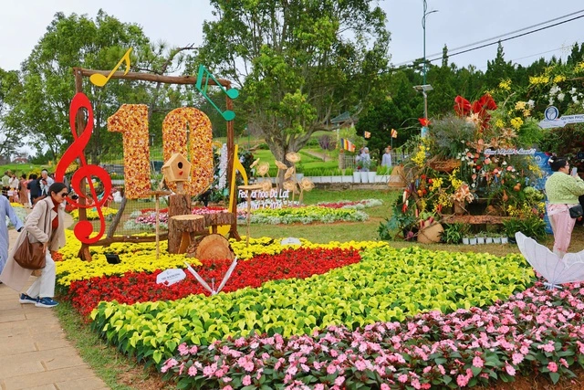 Không khí lễ hội