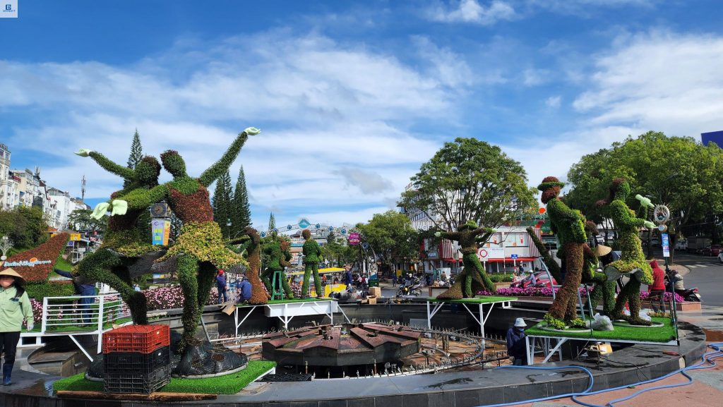 Trang trí hoa tại các con đường, công viên